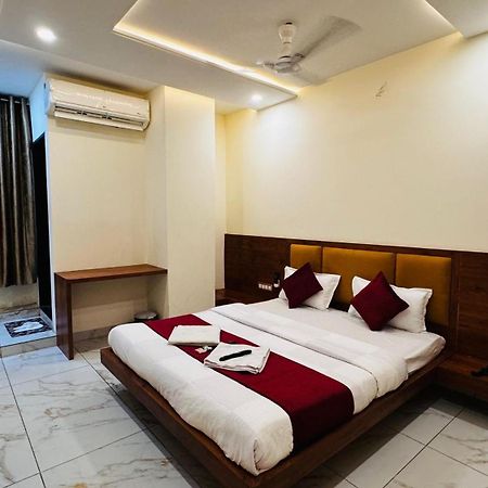 Hotel Prakasham อุจเจน ภายนอก รูปภาพ