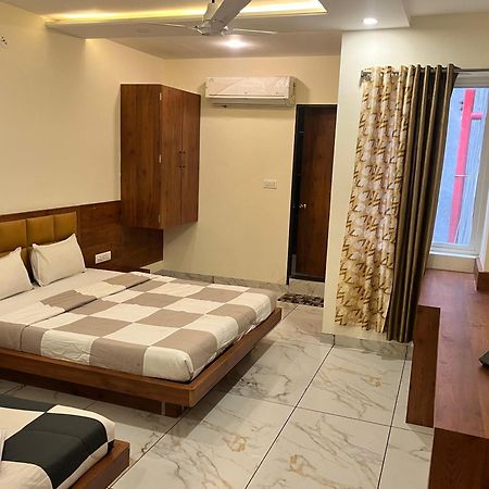 Hotel Prakasham อุจเจน ภายนอก รูปภาพ