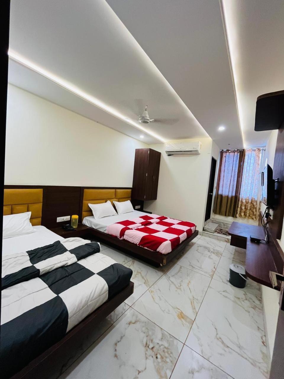 Hotel Prakasham อุจเจน ภายนอก รูปภาพ