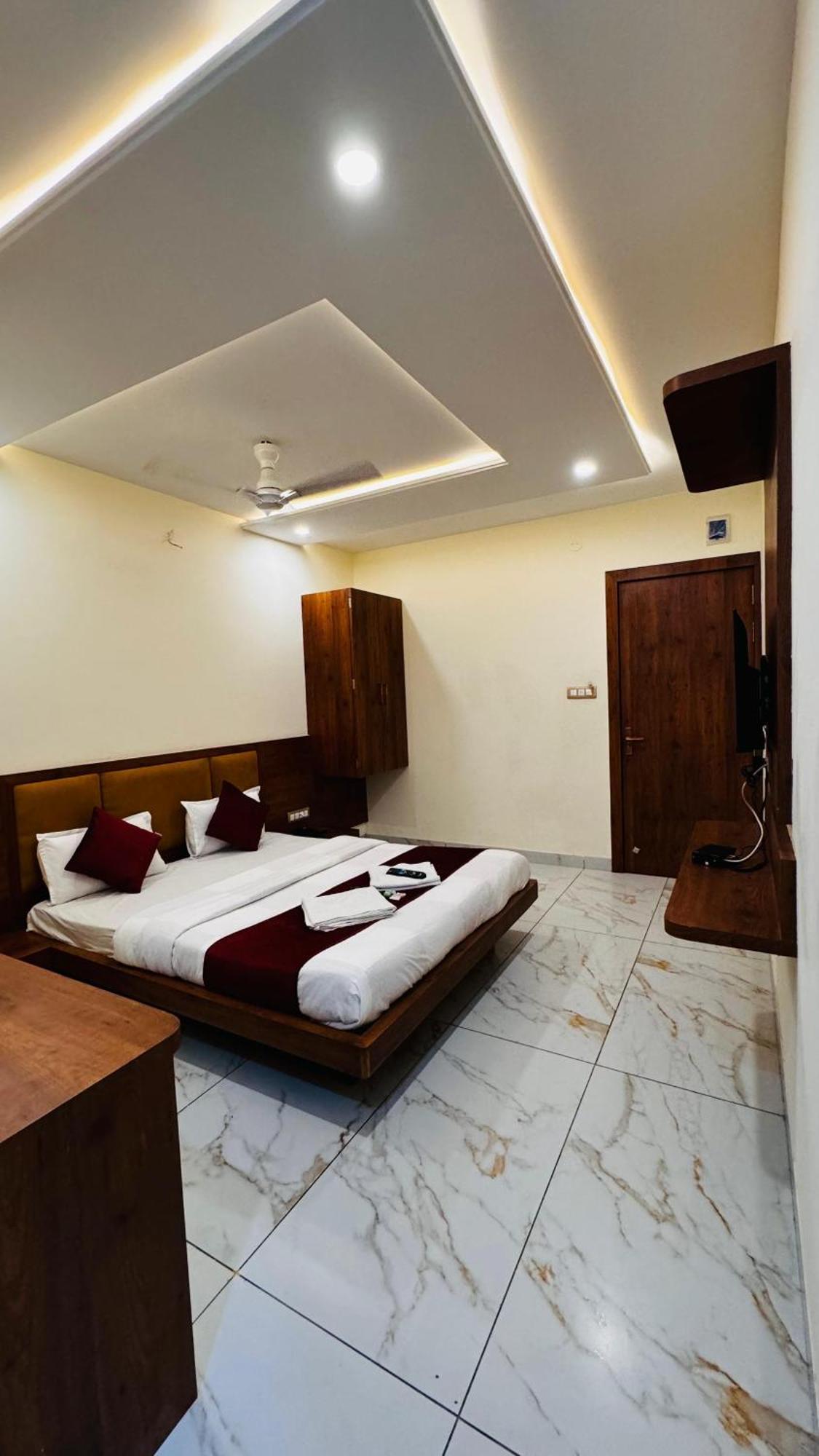 Hotel Prakasham อุจเจน ภายนอก รูปภาพ