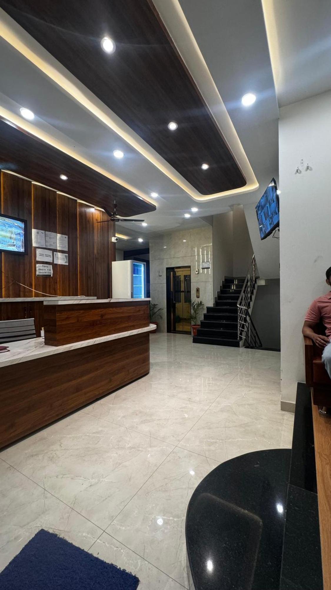 Hotel Prakasham อุจเจน ภายนอก รูปภาพ