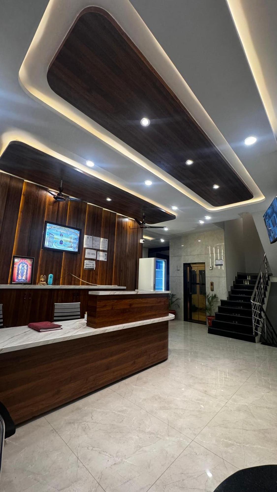 Hotel Prakasham อุจเจน ภายนอก รูปภาพ