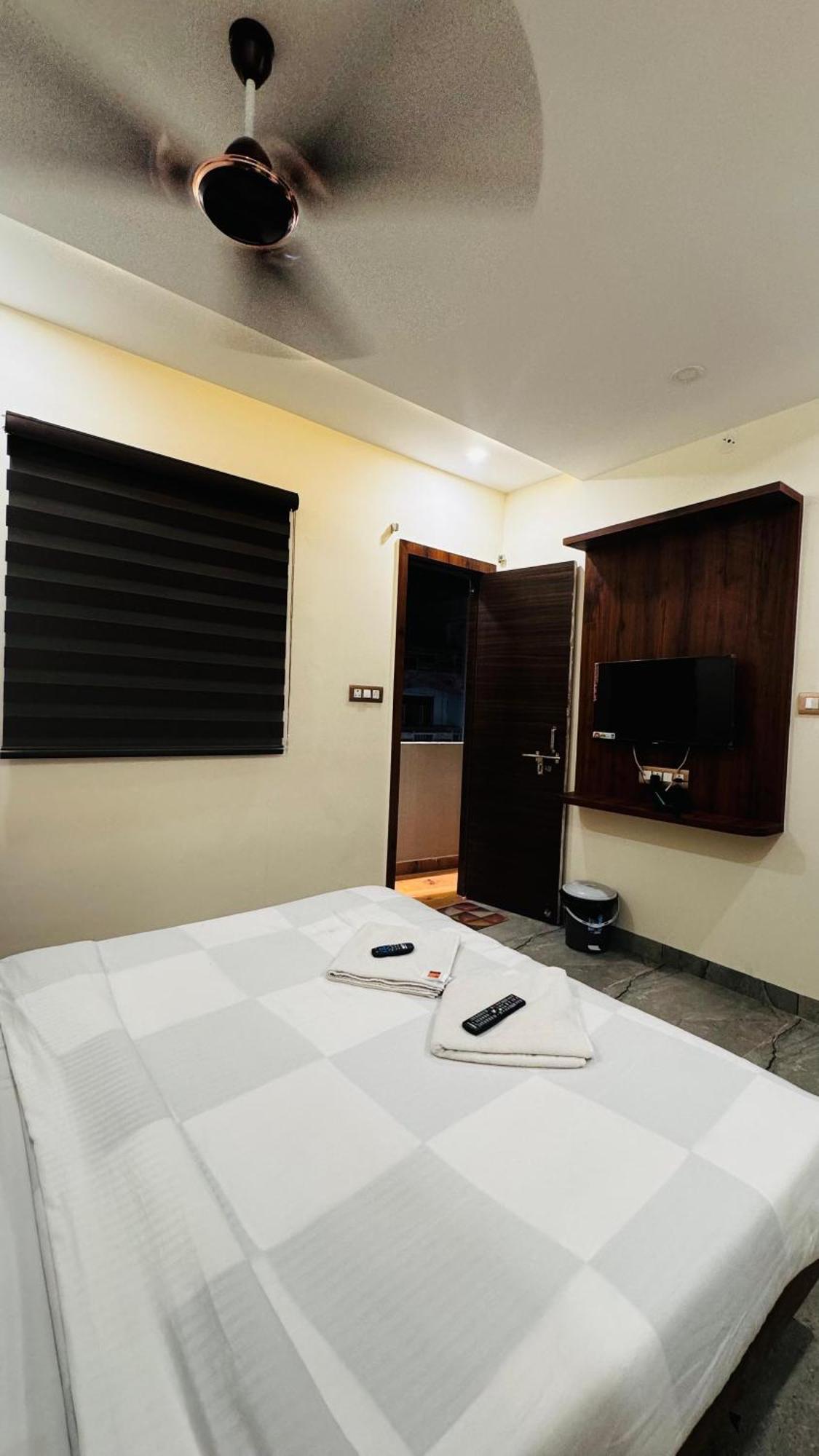 Hotel Prakasham อุจเจน ภายนอก รูปภาพ