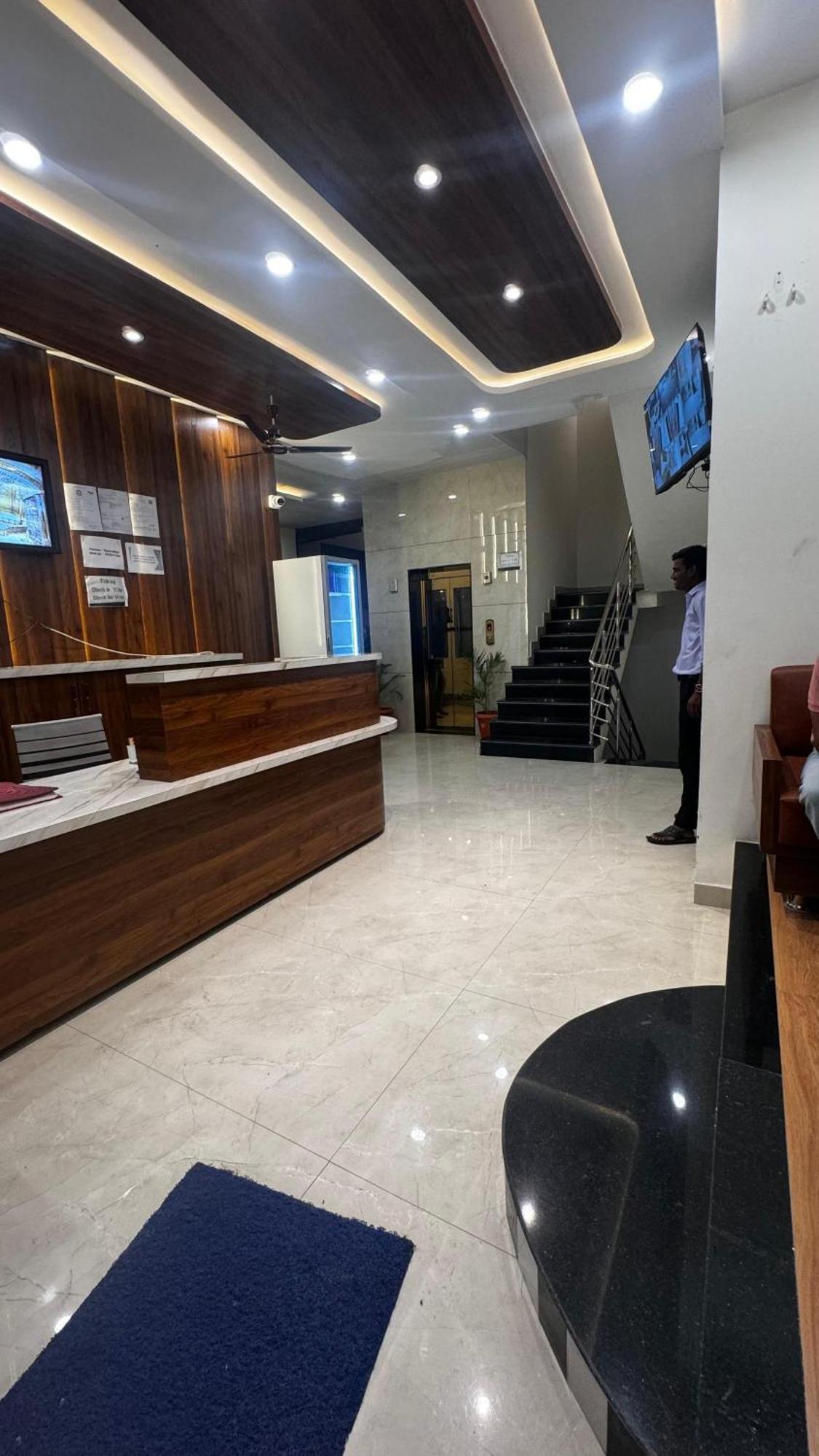Hotel Prakasham อุจเจน ภายนอก รูปภาพ