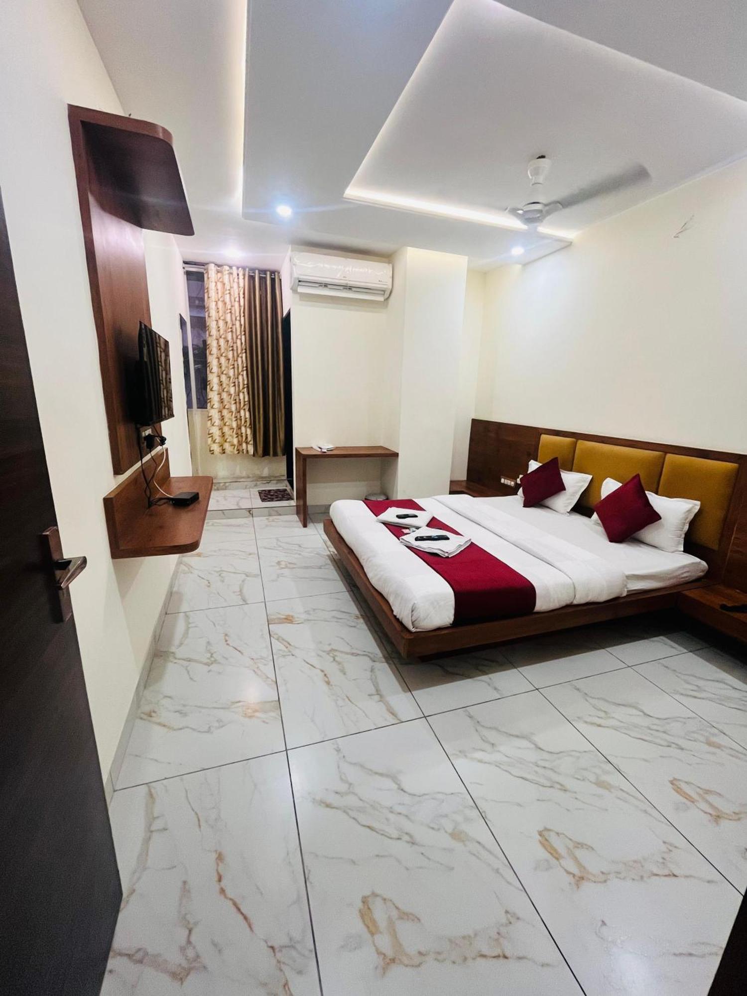 Hotel Prakasham อุจเจน ภายนอก รูปภาพ
