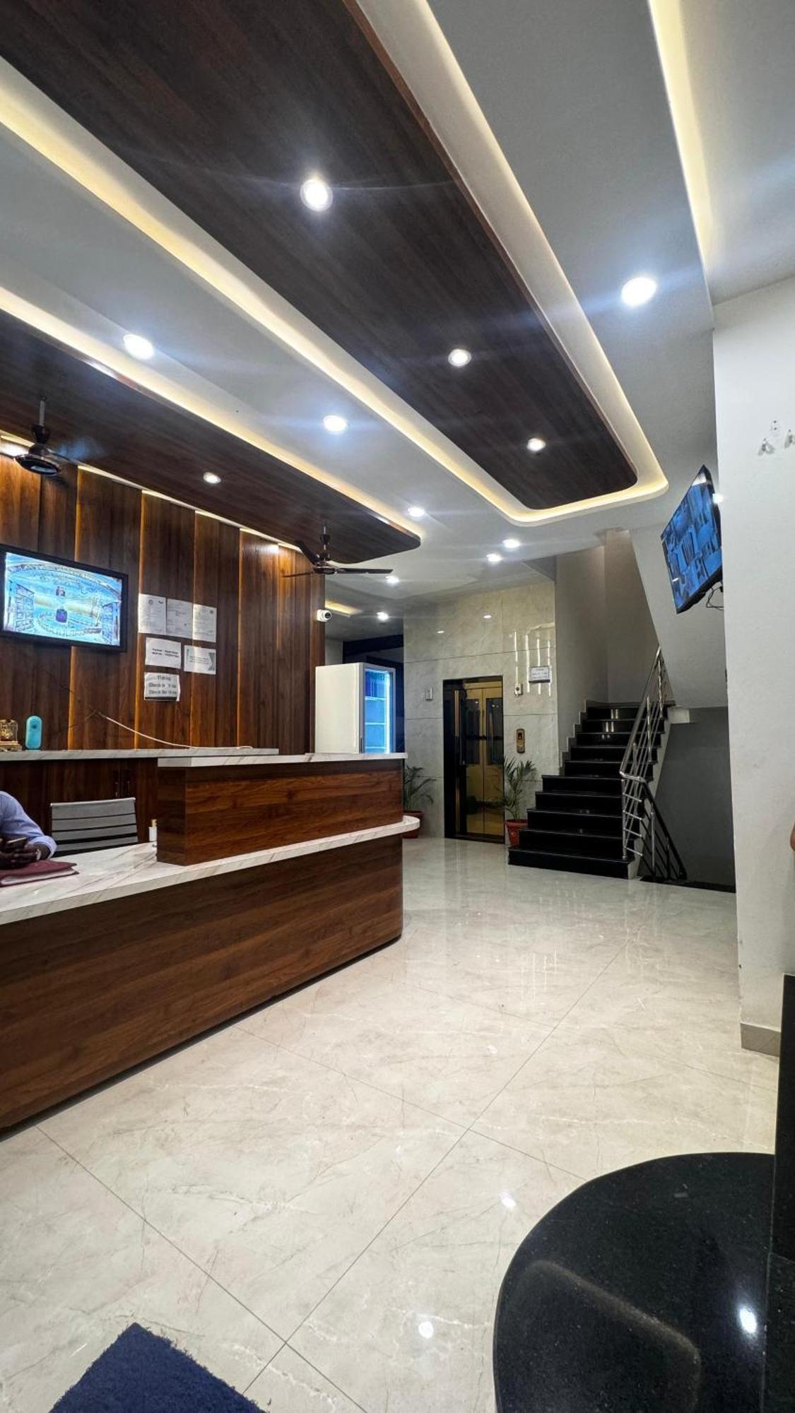 Hotel Prakasham อุจเจน ภายนอก รูปภาพ