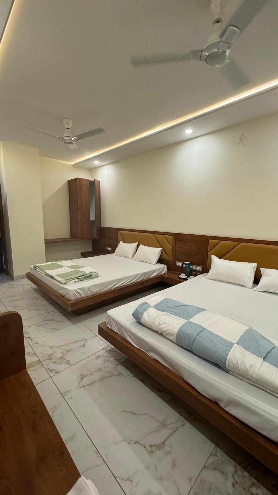 Hotel Prakasham อุจเจน ภายนอก รูปภาพ