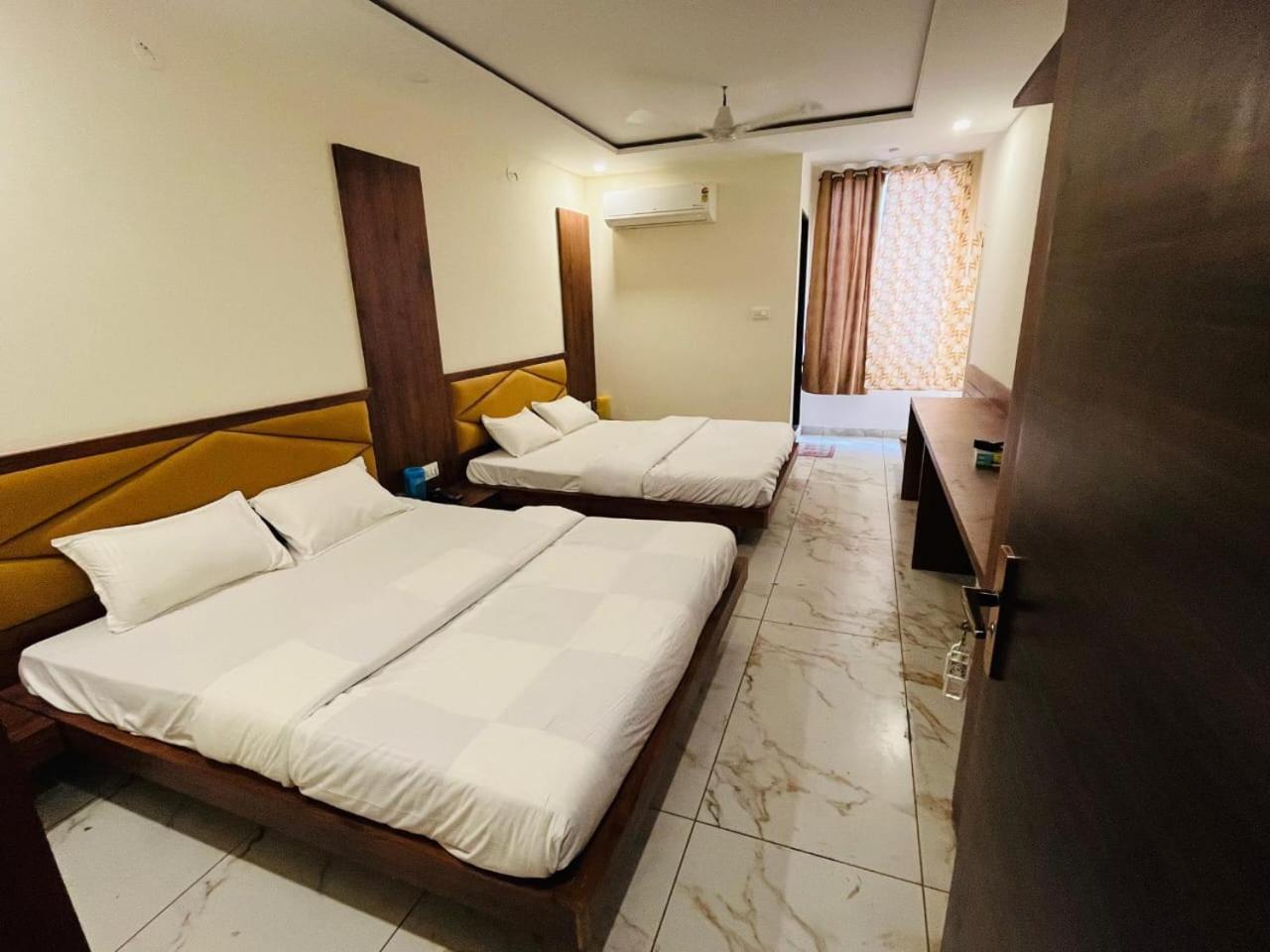 Hotel Prakasham อุจเจน ภายนอก รูปภาพ