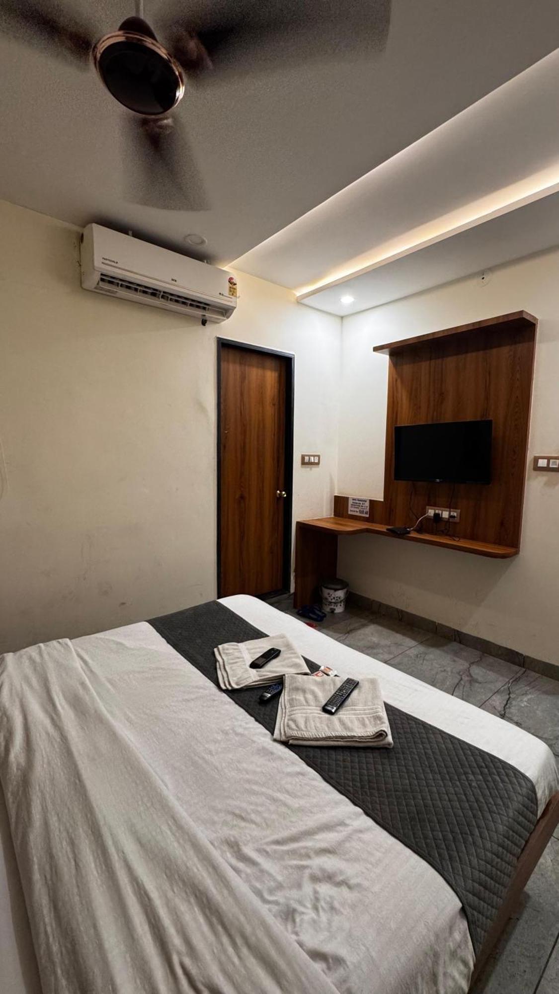 Hotel Prakasham อุจเจน ภายนอก รูปภาพ