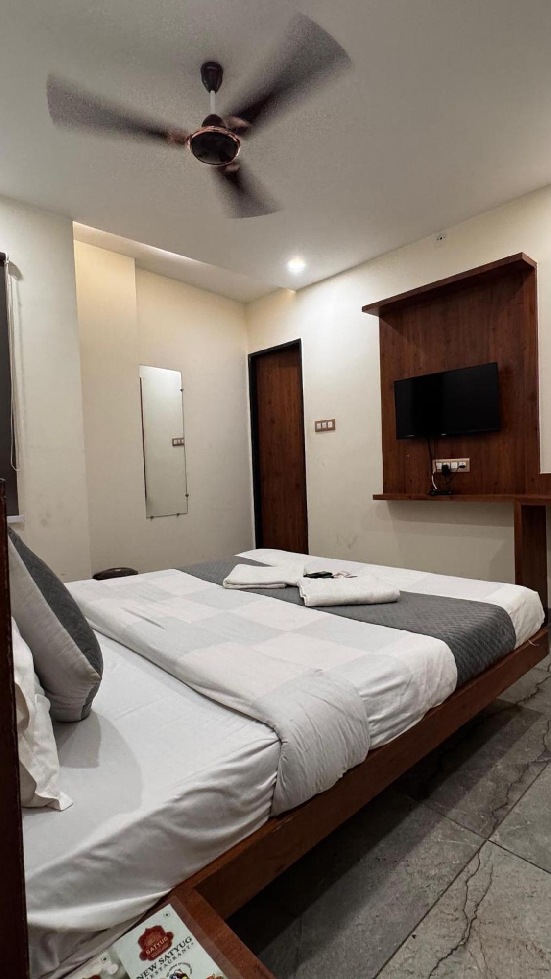 Hotel Prakasham อุจเจน ภายนอก รูปภาพ